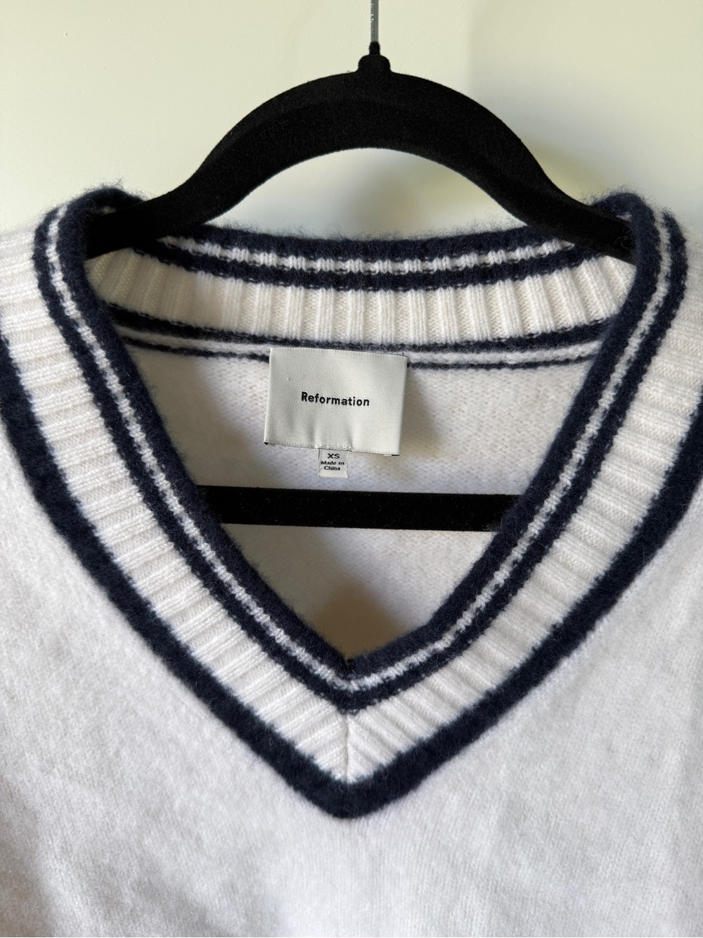 Reformation Cashmere Varsity Vneck Sweater Cream Navy XS - Picture 4 of 12